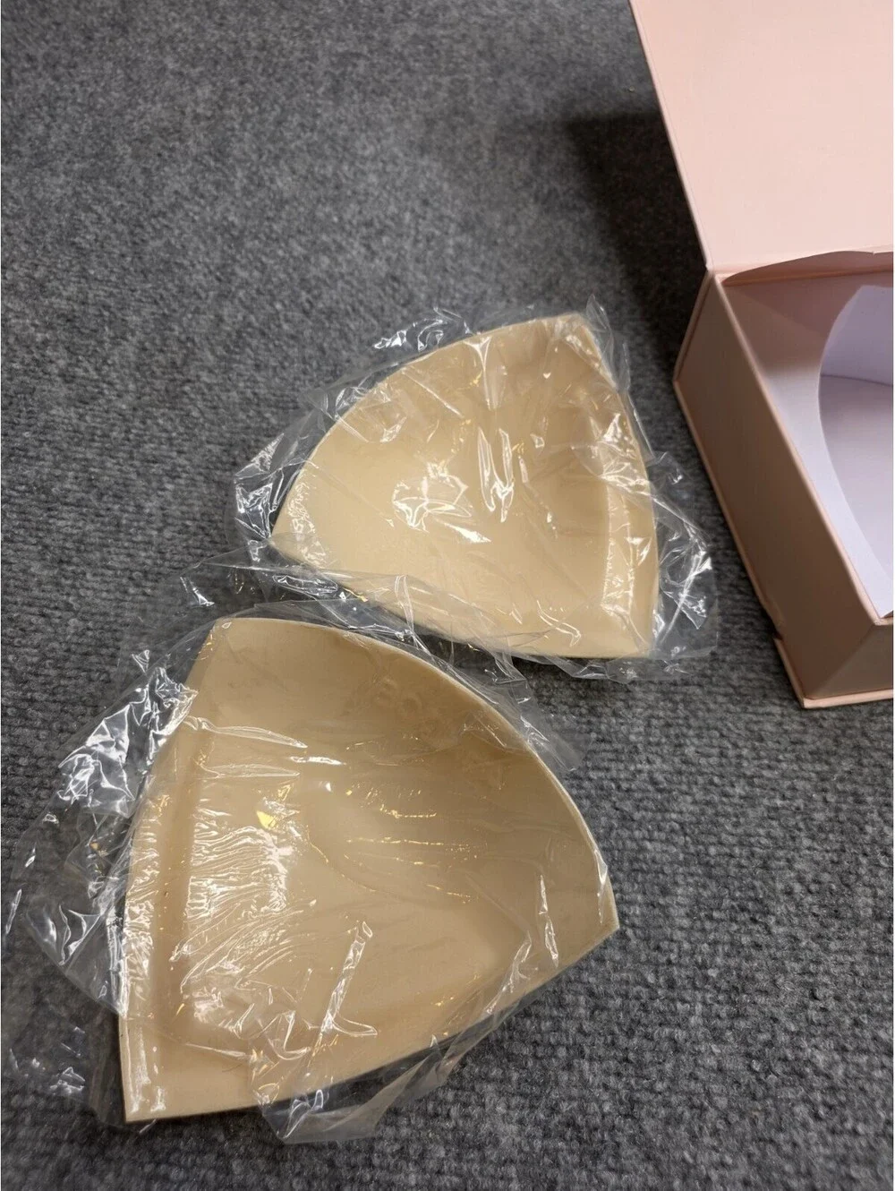 BOOMBA Invisible Lift Inserts Sand Medium Double Sided Adhesive Bra NEW open